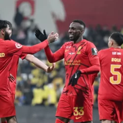 النمر يكشف عن أعراض تحذيرية تسبق جلطة القلب لدى الرجال والنساء