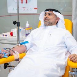 دوريات الأفواج الأمنية بمنطقة عسير تقبض على مخالفَيْن لنظام أمن الحدود لتهريبهما (16) كيلوجرامًا من نبات القات المخدر