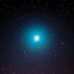 وزير السياحة يشارك في حملة سمو ولي العهد للتبرع بالدم