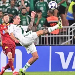 خالد النمر يوضح حقيقة تناول أدوية الكوليسترول