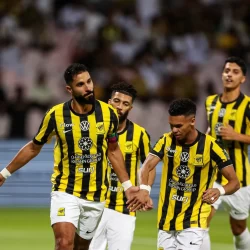 الألعاب النارية تضيء سماء جدة احتفالًا باليوم الوطني