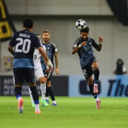 تعادل مثير بين الشباب والنهضة العُماني في افتتاحية أبطال الخليج