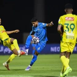 الفتح يحقق فوزه الأول في دوري روشن على حساب الاتفاق بثنائية مثيرة