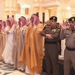 نائب أمير مكة يتقدم المصلين في صلاة الاستسقاء بالمسجد الحرام