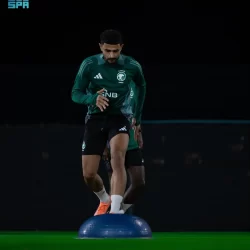 الطواريح يشيدون بجهود نادي الصقور السعودي في تطوير سوق الشواهين