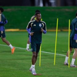 هيئة الاتصالات والفضاء والتقنية تصدر “تنظيمات استخدام الطيف الترددي للخدمات الجوية” و “تنظيمات تطبيقات الإنتاج الإذاعي والفعاليات الخاصة (PMSE)”