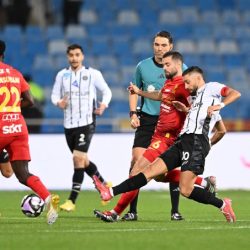 الهلال يتجاوز الخلود بثلاثية ويقترب من صدارة دوري روشن