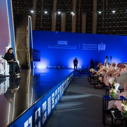 المرور يتيح لزوّار مهرجان الملك عبدالعزيز للإبل تجربة القيادة الآمنة عبر جهاز محاكاة