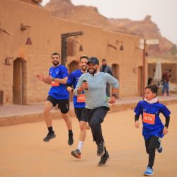 أسعار الذهب تتجاوز حاجز 4900 دولار