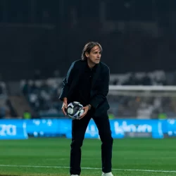 بتوجيه نائب أمير منطقة مكة المكرمة.. تسليم وحدات سكنية لأكثر من 9 ألاف أسرة من أهالي الأحياء العشوائية بجدة