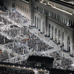 وزارة الحج والعمرة تصدر “دليل العمرة والزيارة” بـ(16) لغة