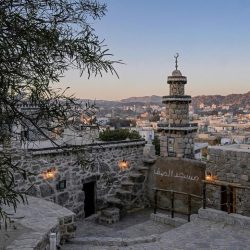 الأمير سعود بن جلوي يستقبل القنصل العام الصيني بجدة