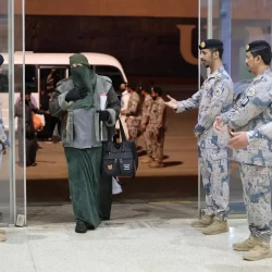 محافظ الطائف يتفقّد ميقات قرن المنازل بالسيل الكبير ويطّلع على الخدمات ويشارك العاملين الإفطار