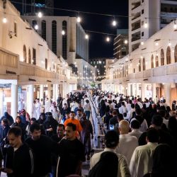 مركز الملك سلمان يوزع سلالًا غذائية لدعم النازحين والمجتمع المضيف في محافظة تعز