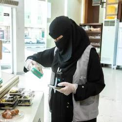 سمو الأميرة سما بنت فيصل تزور معسكر خدمة المعتمرين بالحرم المكي وتشيد بجهود الكشافة وتمكين الفتاة في العمل التطوعي