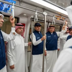 عناية خاصة بكبار السن.. مسارات مخصصة وعربات كبيرة تسهّل الوصول إلى المسجد الحرام