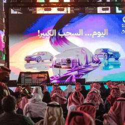 الذهب يرتفع بدعم من الطلب على الملاذات الآمنة وتراجع الدولار