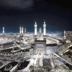 مركز الملك سلمان للإغاثة يوزّع كسوة العيد والهدايا على الأطفال في مديرية المكلا