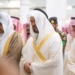 سمو ولي العهد يؤدي صلاة عيد الفطر المبارك في المسجد الحرام بمكة المكرمة