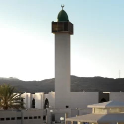 سمو ولي العهد يلتقي رئيس الجمهورية العربية السورية