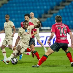 وزير الحج والعمرة بجمهورية إندونيسيا يزور صالة “مبادرة طريق مكة” في مطار أديسومارمو الدولي