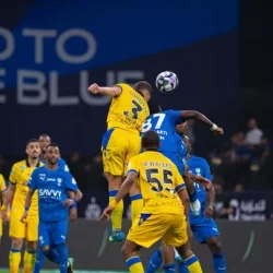 الأهلي يستعيد نغمة الانتصارات بثلاثية في شباك ضمك ويزاحم على الوصافة