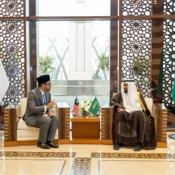 أمير المدينة المنورة يرأس اجتماع اللجنة الدائمة للحج والعمرة بإمارة المنطقة