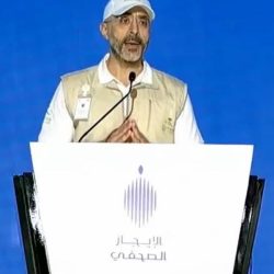 “الشؤون الإسلامية” تواصل تقديم الخدمات التوعوية والإرشادية للحجاج بمسجد الخيف في يوم التروية
