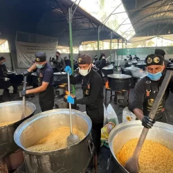 سمو ولي العهد يُجري اتصالًا هاتفيًا بملك البحرين