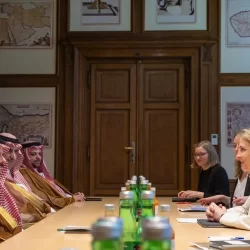 “الصحة” تعلّق رخصتي طبيبين لاستغلال الصفة المهنية في الترويج المضلل لحقن منتج مخصص للاستعمال الخارجي