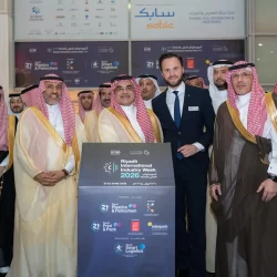 حرس الحدود بمنطقة المدينة المنورة ينقذ مواطنين تعطلت واسطتهما البحرية في عرض البحر