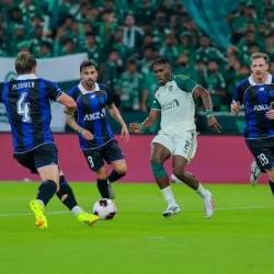 رغم النقص العددي.. الفيصلي يخطف نقطة أمام الفتح في دوري روشن