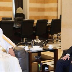 المطبخ المركزي التابع لمركز الملك سلمان للإغاثة يوزع (25,000) وجبة غذائية ساخنة في قطاع غزة