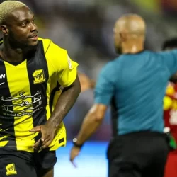 لاكازيت يقود نيوم للفوز على الفيصلي بثنائية في دوري روشن