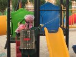 بلدية الحازمي تنفذ حملة لتعقيم ألعاب الأطفال في الحدائق العامة