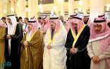 أمير الرياض يؤدي صلاة الميت على الأميرة جواهر