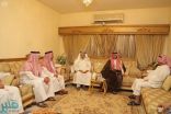 الأمير بدر بن سلطان يقدم تعازيه لذوي محافظ رنية