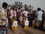 “سلمان للإغاثة” يوزِّع مساعدات غذائية في الحديدة