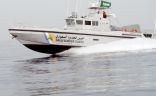 حرس الحدود في جازان ينقذ مواطنيَن تعطل قاربهما أثناء رحلة صيد