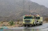 مدني ضباء ينقذ 5 أشخاص علقوا في وادي “غمرة”