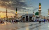 100 طالب بالجامعة الإسلامية يقدمون خدمات الترجمة وإرشاد المصلين بالمسجد النبوي