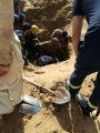 مدني تبوك ينقذ عاملًا سقط في حفرة رملية