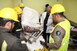 مدنى مكة ينقذ عاملًا احتجزت يده بآلة لصنع العجين بحي الشرائع
