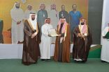 الأمير فيصل بن خالد يكرم المهندس عبدالله القرني