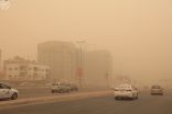 أتربة مثارة تتسبب في شبه انعدام الرؤية على منطقة الرياض