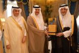 أمير #مكة_المكرمة يتسلّم جائزة الأمير سلطان بن سلمان للتراث العمراني