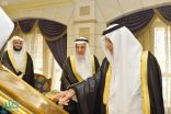 أمير مكة المكرمة يدشن أول موسوعة للشعر العربي