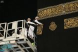 بالصور.. الكعبة المشرفة تتزين بكسوتها الجديدة مع صباح يوم عرفة