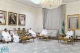 الأمير خالد الفيصل يلتقي مدير الأمن العام بمنى