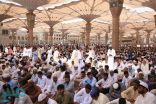 المصلون بالمسجد النبوي يودعون الجمعة الأخيرة من رمضان